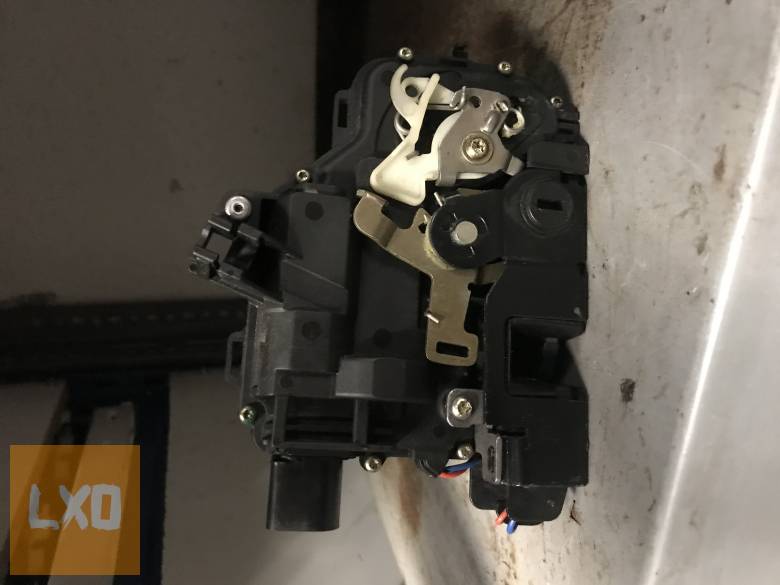 VW GOLF IV *  jobb hátsó zár apróhirdetés