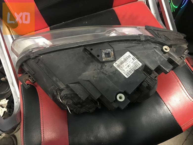 AUDI A4 B7 SEDAN * jobb halogén fényszóró apróhirdetés