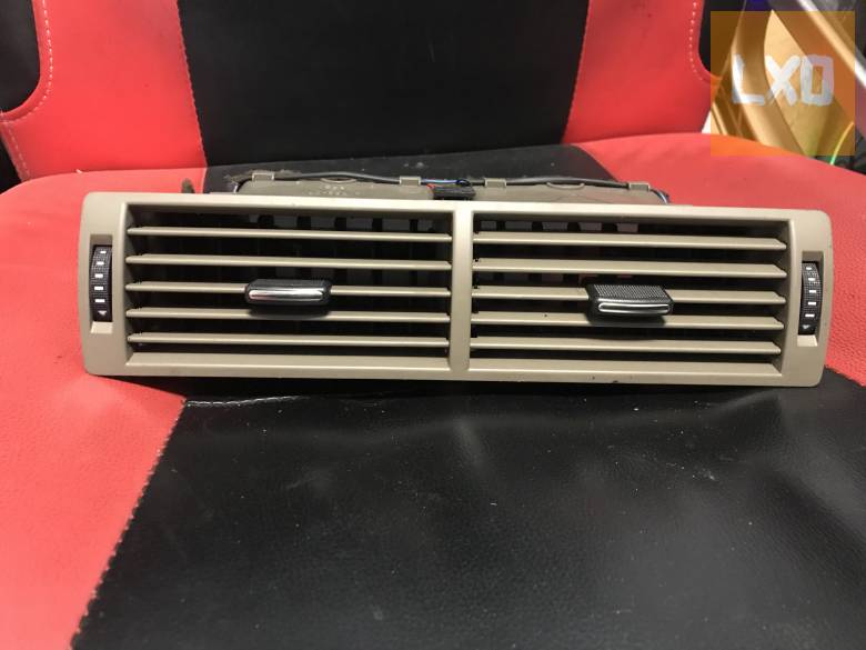 AUDI A4 B7 * középső légbefúvó 8E0 820 951 H apróhirdetés