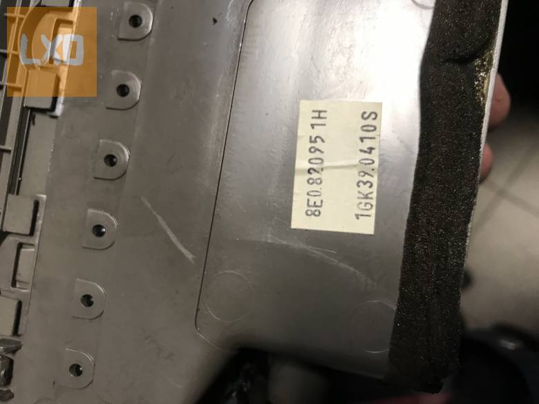 AUDI A4 B7 * középső légbefúvó 8E0 820 951 H apróhirdetés