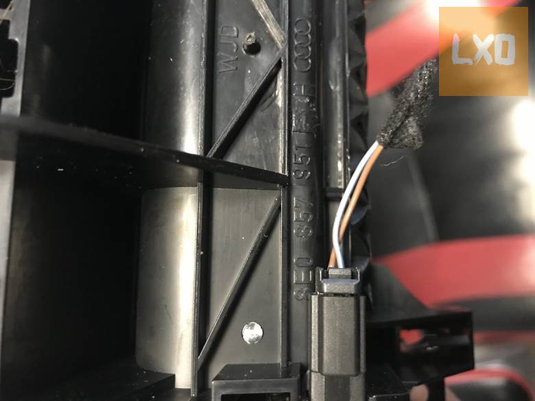 AUDI A4 B7 * hamutartó 8E0 857 951 H apróhirdetés