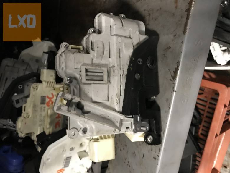 VW PASSAT B6 * jobb hátsó zár  3C4 839 016 A apróhirdetés