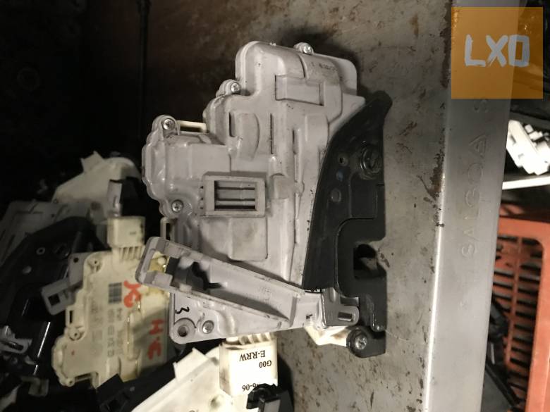 SEAT LEON 1P * jobb hátsó ajtózár  1P0 839 016 apróhirdetés