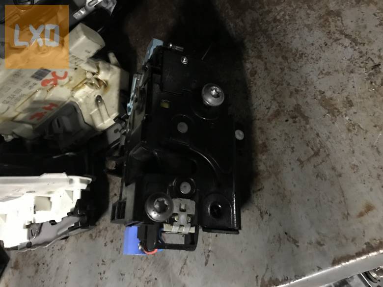 SKODA OCTAVIA II * jobb hátsó ajtózár  7L0 839 016 apróhirdetés