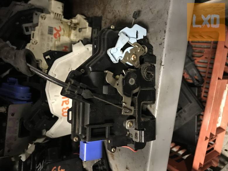 SKODA OCTAVIA II * jobb hátsó zár  7L0 839 016 apróhirdetés