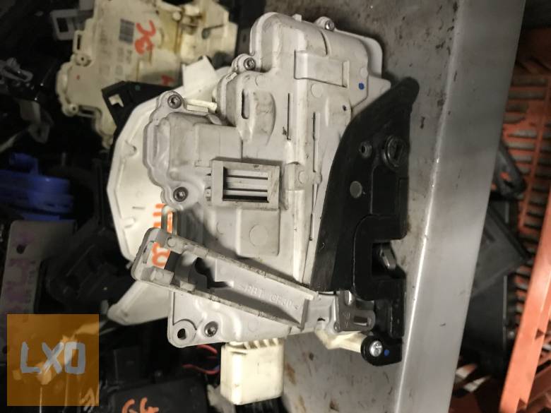 VW PASSAT B6  * jobb hátsó ajtózár 3C4 839 016 A apróhirdetés