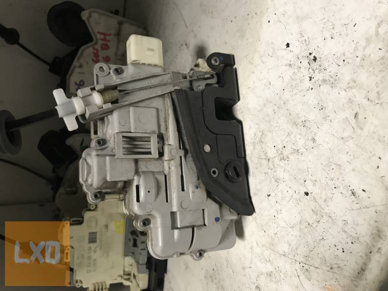 VW PASSAT B7 VARIANT  * bal hátsó zár 3C4 839 015 A apróhirdetés