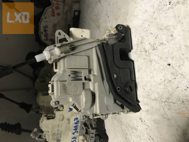 AUDI A4 B8 SEDAN  * bal hátsó zár 8K0 839 015 C apróhirdetés