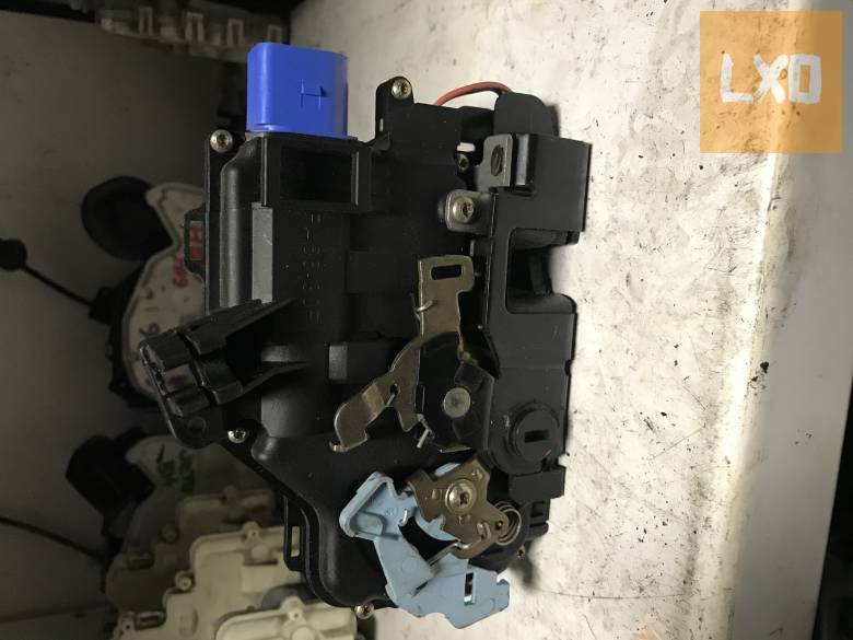 SKODA OCTAVIA II  * bal hátsó zár 7L0 839 015 apróhirdetés