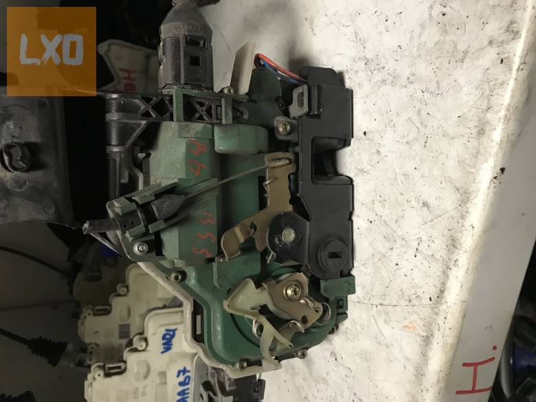 VW PASSAT B5.5  * bal hátsó zár 3B4 839 015 M apróhirdetés