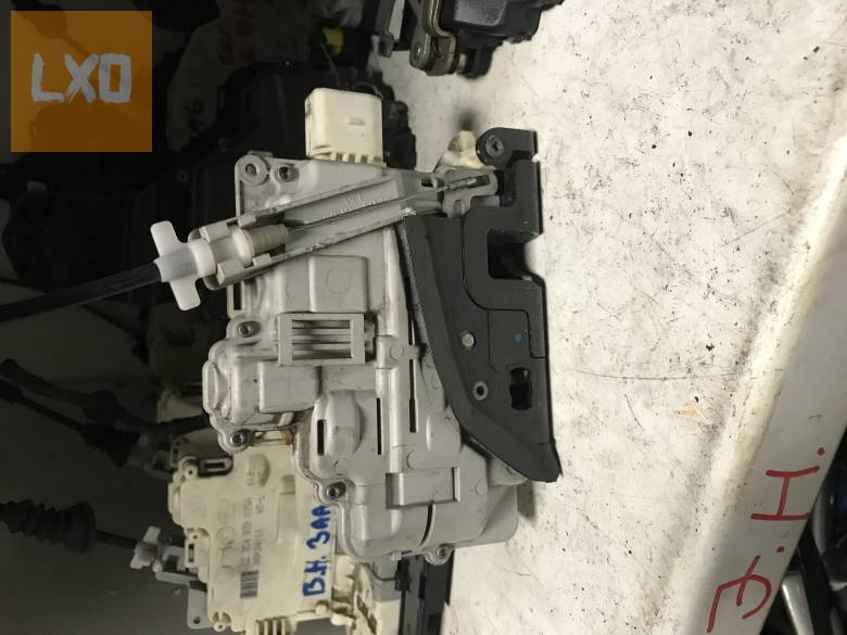 VW PASSAT B7 VARIANT  * bal hátsó ajtózár 3C4 839 015 A apróhirdetés