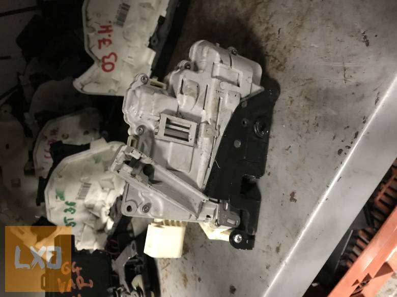 VW PASSAT B6  * jobb hátsó zár 3C4  839 016 A apróhirdetés