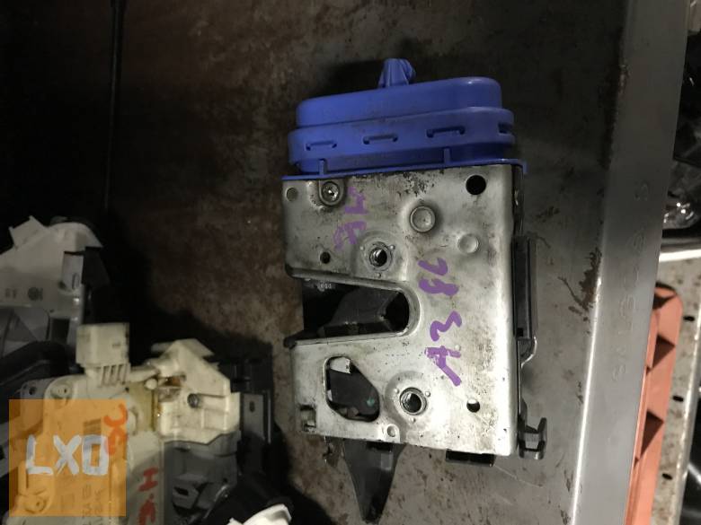 AUDI A3 8L  * jobb hátsó zár 8D0 839 016 A apróhirdetés