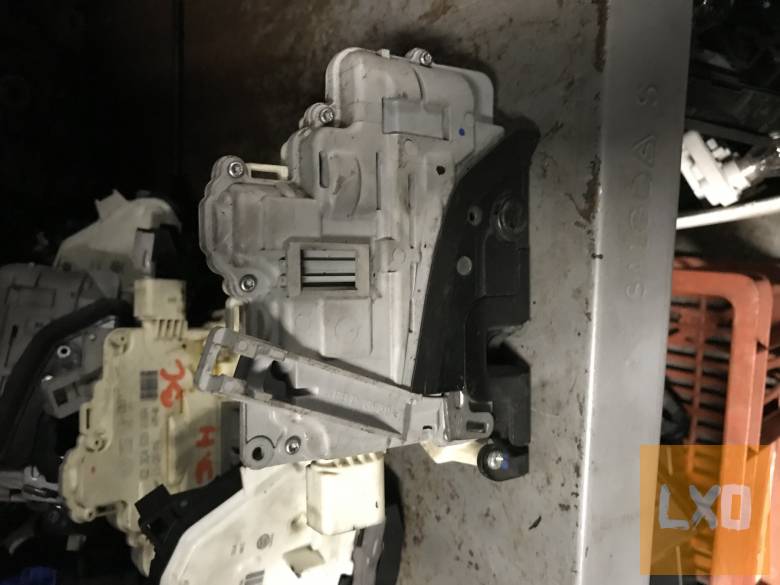 VW PASSAT B6  * jobb hátsó zár 3C4 839 016 A apróhirdetés