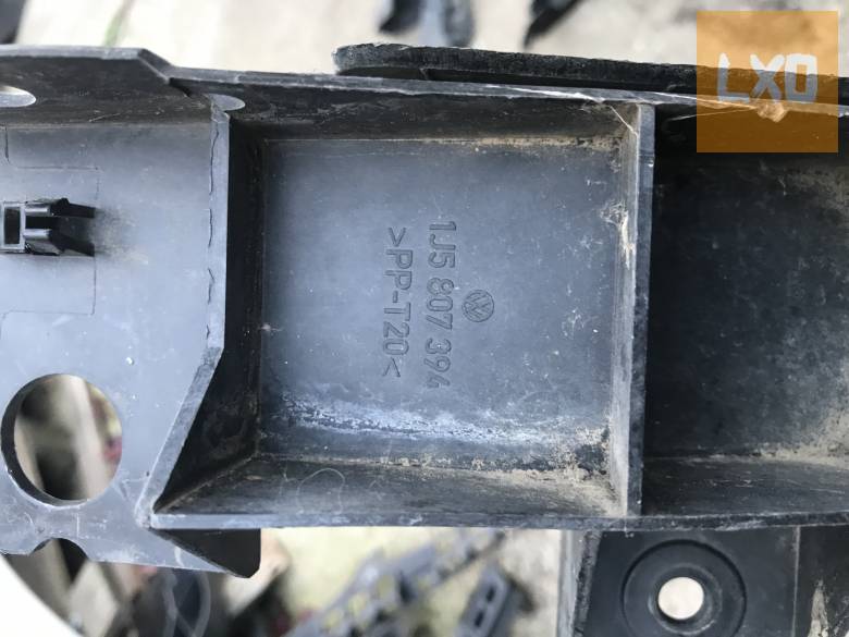 VW BORA   / jobb hátsó lökhárító tartó 1J5 807 394 apróhirdetés
