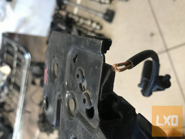 VW POLO 9N  /  géptető zár apróhirdetés