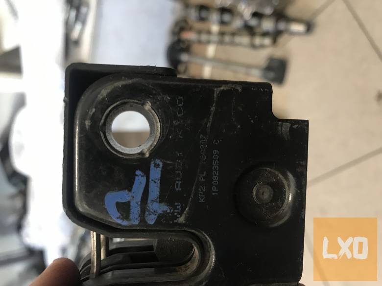 SEAT LEON II 1P /  géptető zár  1P0 823 509 C apróhirdetés