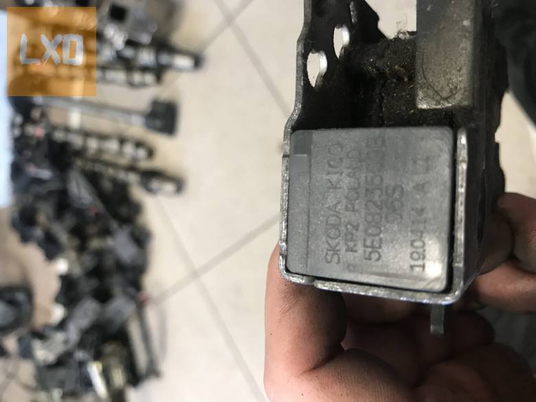 SKODA OCTAVIA III /  géptető zár  5E0 823 509 B apróhirdetés