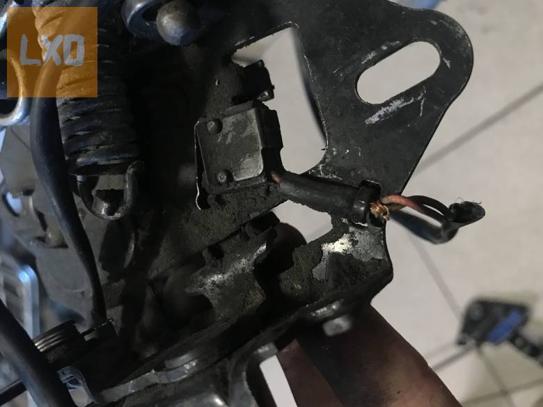 VW PASSAT B5 / géptető zárszerkezet 3B0 823 509 K apróhirdetés