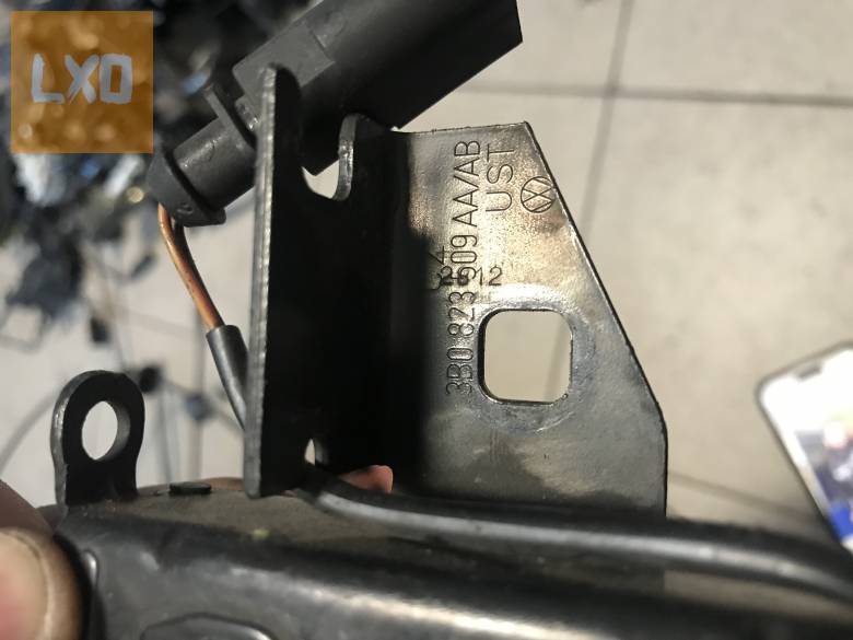 VW PASSAT B5  / géptető nyitó szerkezet 3B0 823 509 AA apróhirdetés