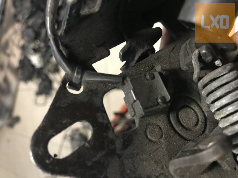 VW PASSAT B5 / motorháztető zárszerkezet 3B0 823 509 R apróhirdetés