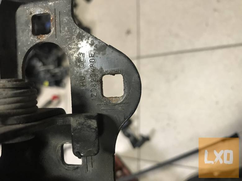 SKODA OCTAVIA II   / géptető nyitó 1Z0 823 480 E apróhirdetés