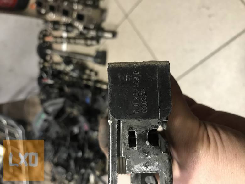 SEAT IBIZA 6L   / géptető zár 6L0 823 509 B apróhirdetés