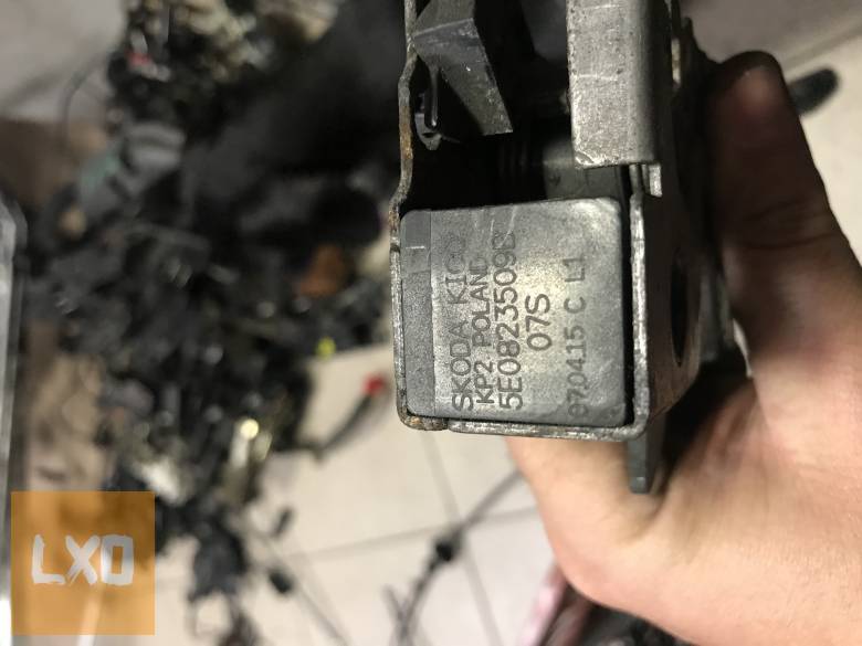 SKODA OCTAVIA III / géptető zár 5E0 823 509 B apróhirdetés