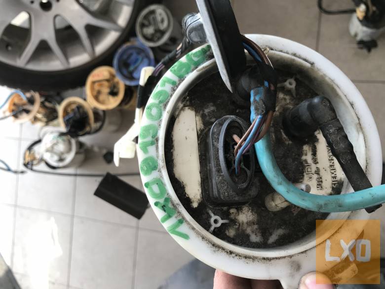 VW GOLF V  1,4 16V BUD  / AC pumpa 1K0 919 051 BG apróhirdetés