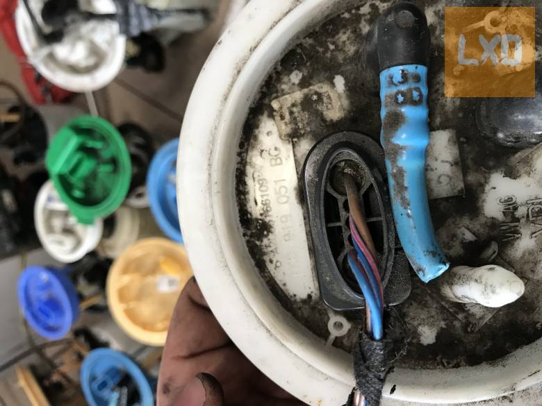 VW GOLF V_ 1,6 BSE/BGU / AC pumpa 1K0 919 051 BG apróhirdetés