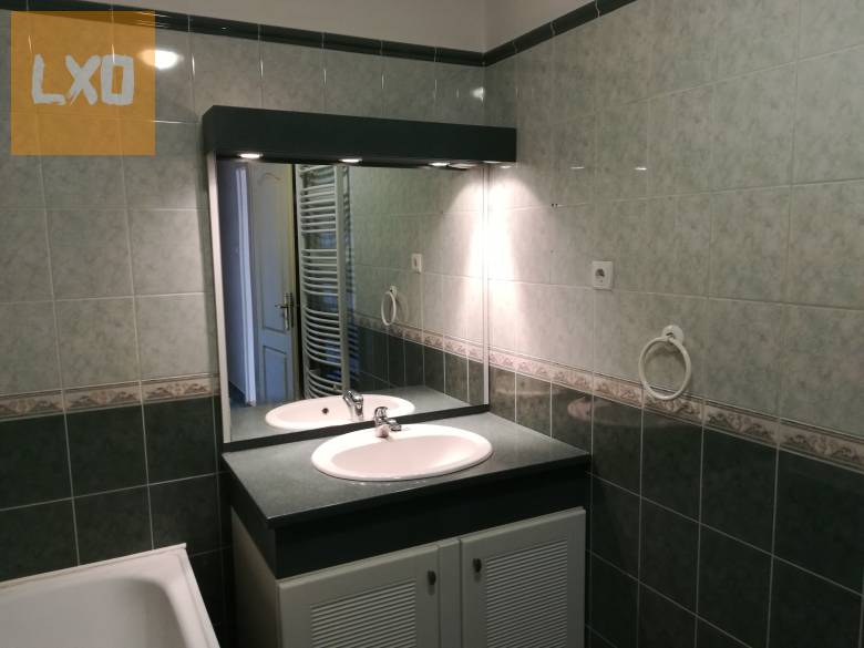 Erkélyes lakás Szombathely kedvelt városrészében, Oladon! apróhirdetés