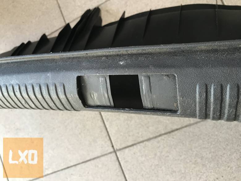 AUDI A4 B7 SEDAN / hátfal burkolat apróhirdetés