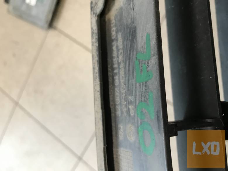 SKODA OCTAVIA II FL / első-középső hűtőrács 1Z0 853 677 C apróhirdetés