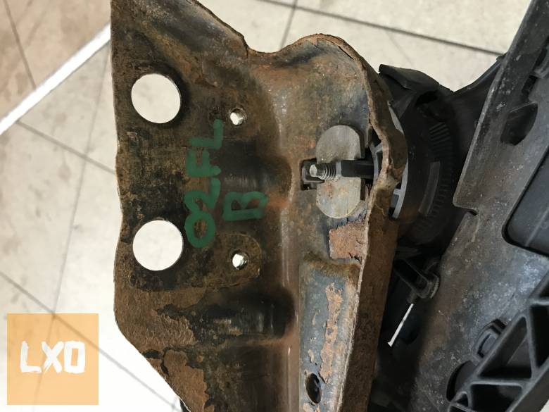 SKODA OCTAVIA II FL / bal fényszóró + tartó apróhirdetés