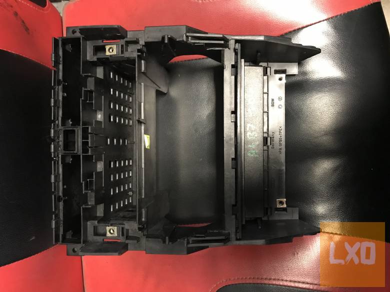 AUDI A4 B7 / középkonzol ( 1DIN)  8E0 858 055 E apróhirdetés