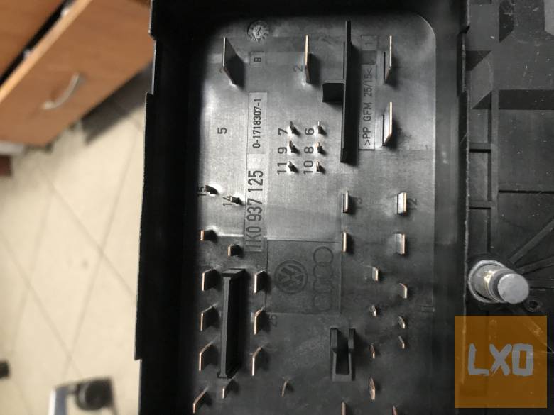 SKODA OCTAVIA II 2,0 PD bkd biztosíték tábla 1K0 937 125 apróhirdetés