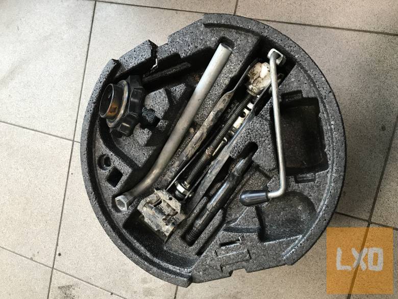 SKODA OCTAVIA II / szerszámkészlet 1Z0 012 115 B apróhirdetés