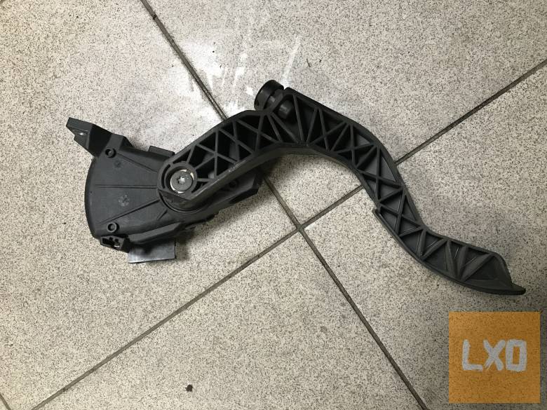 VW PASSAT B5.5 1,9 PD AVF automata / gázpedál 8D1 723 523 F apróhirdetés