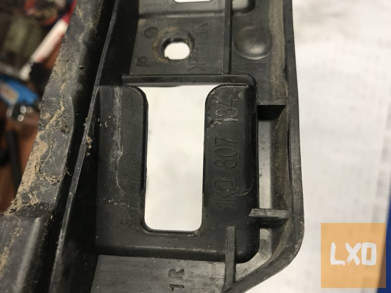 VW GOLF V * jobb első lökhárító tartó 1K0 807 184 apróhirdetés