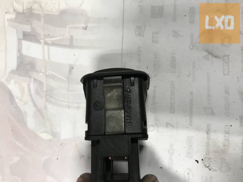 VW PASSAT B5 / tankajtó nyitó gomb 3B0 959 833 A apróhirdetés