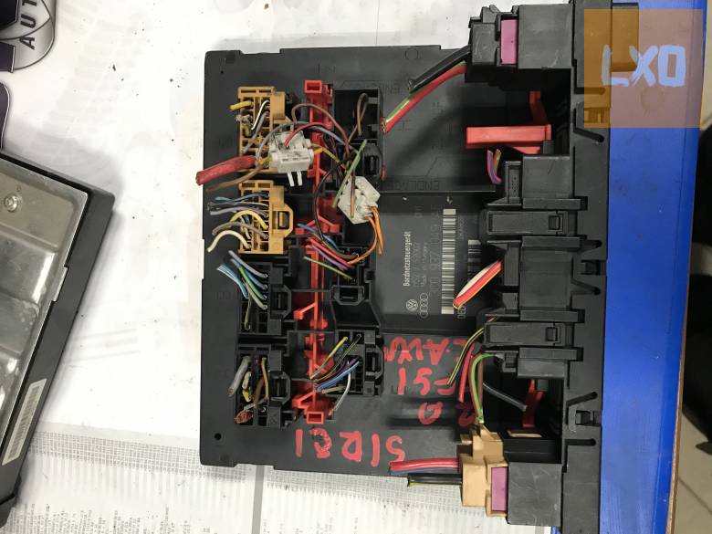 SKODA OCTAVIA II  komfortmodul 3C8 937 049 AE apróhirdetés