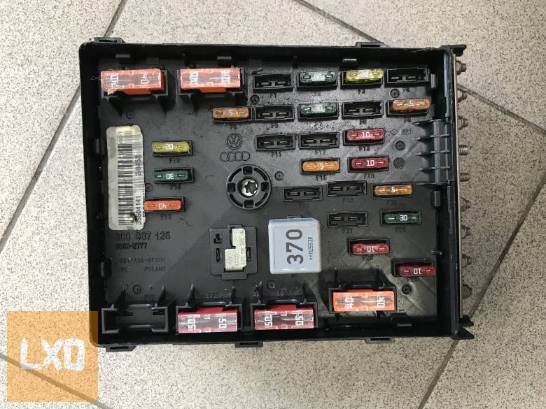 VW PASSAT B7 2,0 CR CFF  / biztosíték tábla 3CC 937 125 apróhirdetés