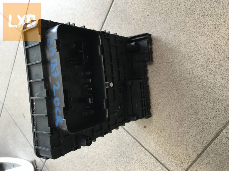 VW PASSAT B7 2,0 CR CFF  / biztosíték tábla 3CC 937 125 apróhirdetés