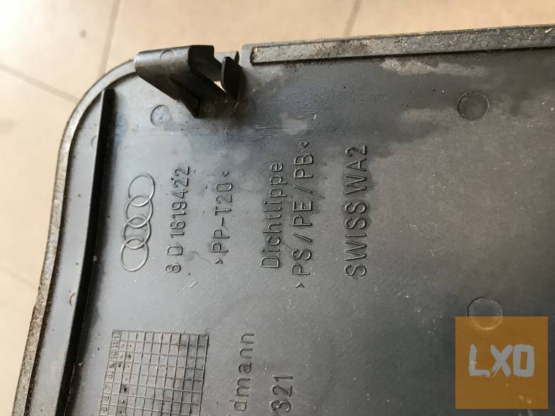 AUDI A4 B5 / akkumulátor takaró 8D1 819 422 apróhirdetés