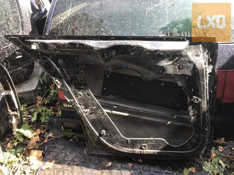 VW PASSAT CC  / bal hátsó ajtó ( rozsdás) apróhirdetés