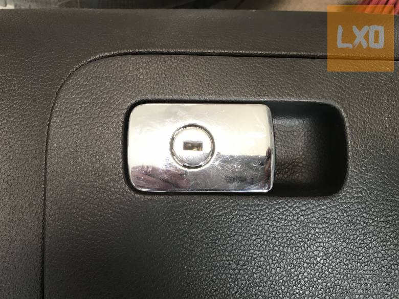 VW GOLF V / kesztyűtartó apróhirdetés