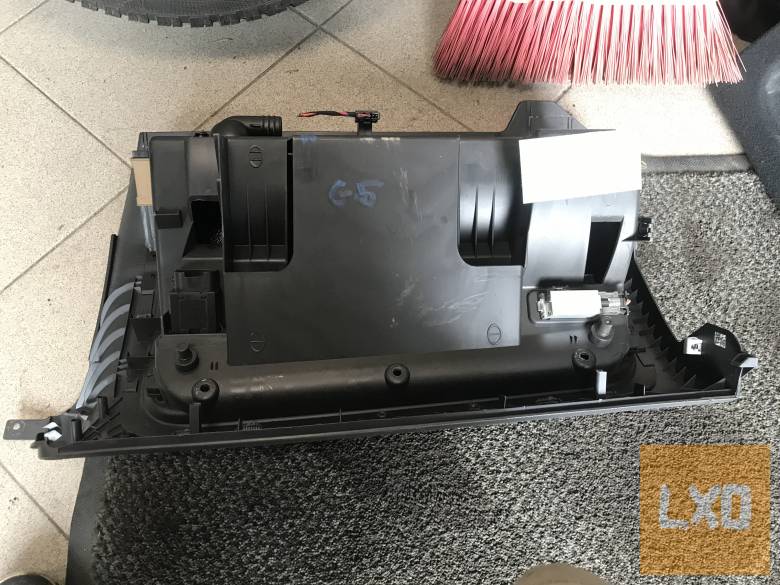 VW GOLF V / kesztyűtartó apróhirdetés