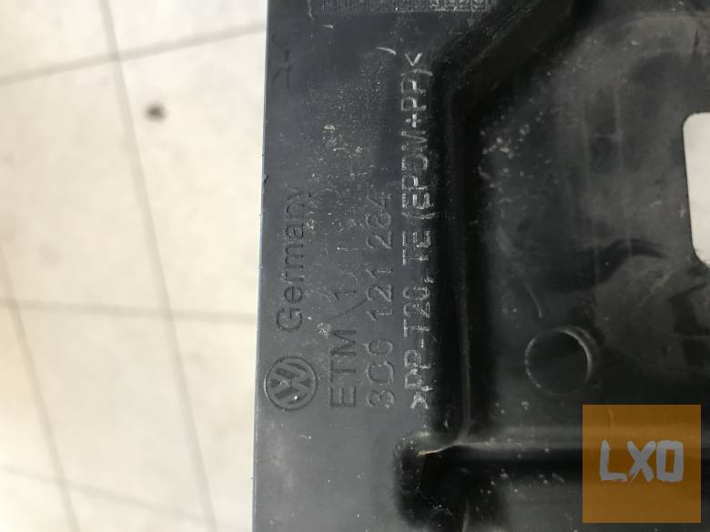 VW PASSAT B6 / hűtő légterelő ( jobb ) 3C0 121 284 apróhirdetés