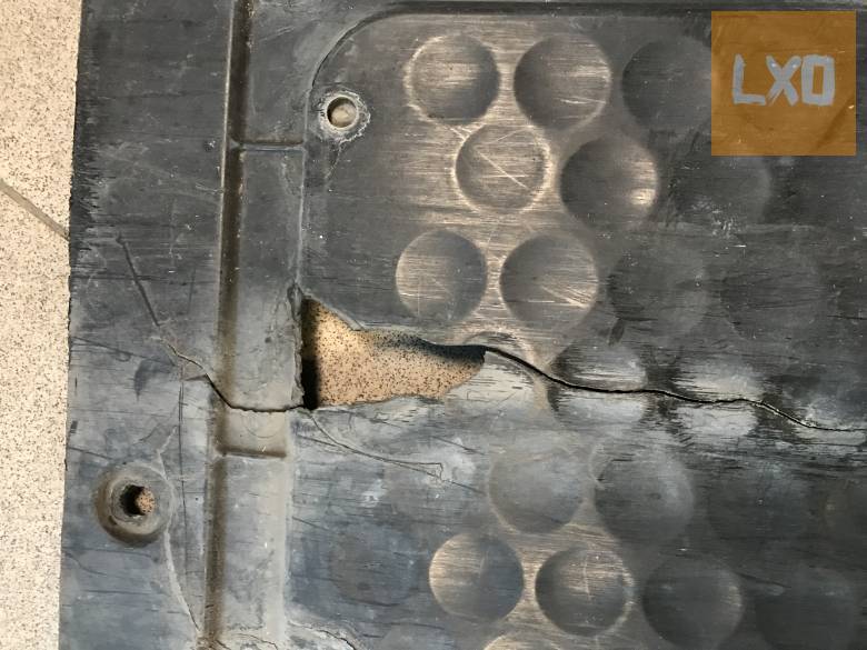 SKODA OCTAVIA II  2,0 PD / alsó motorburkolat (sérült) 1K0 825 237 Q apróhirdetés