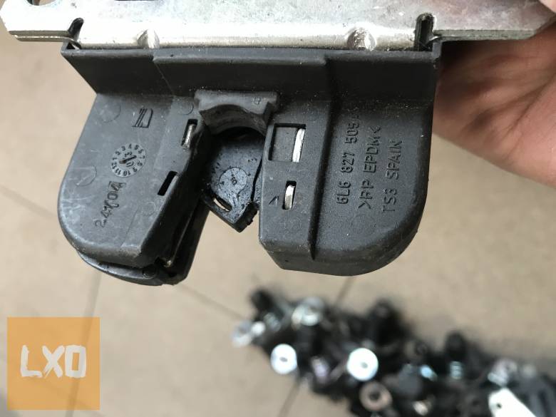 SEAT LEON 1M  / csomagtér zár 6L6 827 505 A apróhirdetés